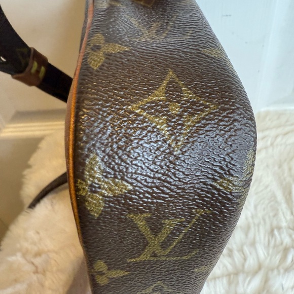 LOUIS VUITTON MONOGRAM DANUBE LEATHER CROSSBODY BAG - Picture 9 of 16